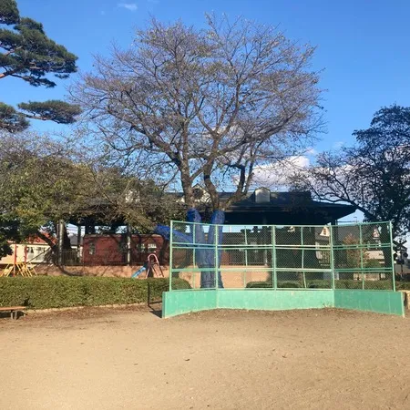【児童館、学童系併設の、広場公園】