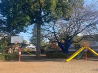 【児童館、学童系併設の、広場公園】