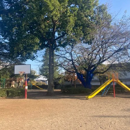 【児童館、学童系併設の、広場公園】
