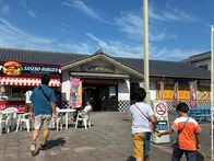 施設は綺麗でご飯食べれます☺️