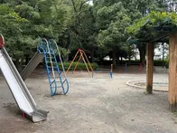 新幹線が飾ってあります。お山の滑り...
