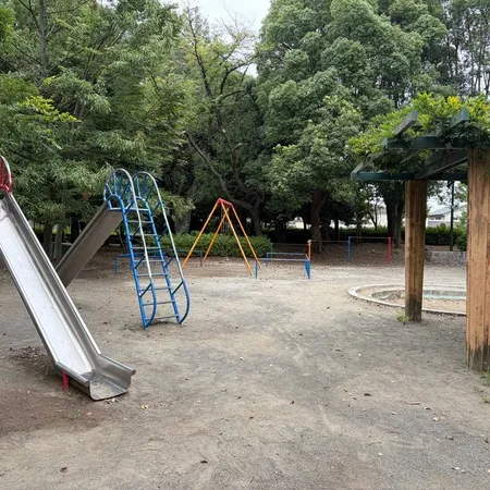 新幹線が飾ってあります。お山の滑り...