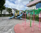 学芸大学駅と祐天寺駅の中間あたり、...