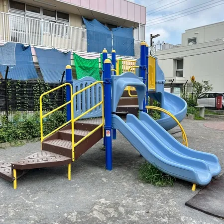 学芸大学駅と祐天寺駅の中間あたり、...
