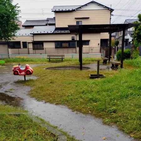 住宅地にある公園です。