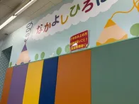 3階に子ども遊ばせられるマットが敷...