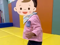 3階に子ども遊ばせられるマットが敷...