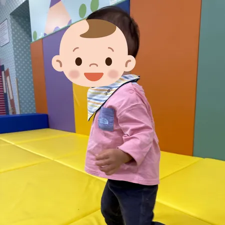 3階に子ども遊ばせられるマットが敷...