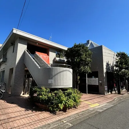 尾山台駅から徒歩5分ほど、住宅街の...