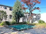 奥沢8丁目の住宅街にある公園です。...