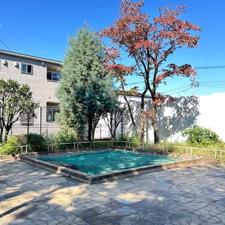 奥沢8丁目の住宅街にある公園です。...