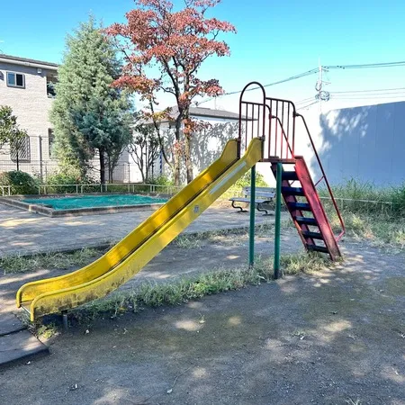 奥沢8丁目の住宅街にある公園です。...