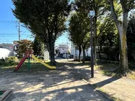 奥沢8丁目の住宅街にある公園です。...