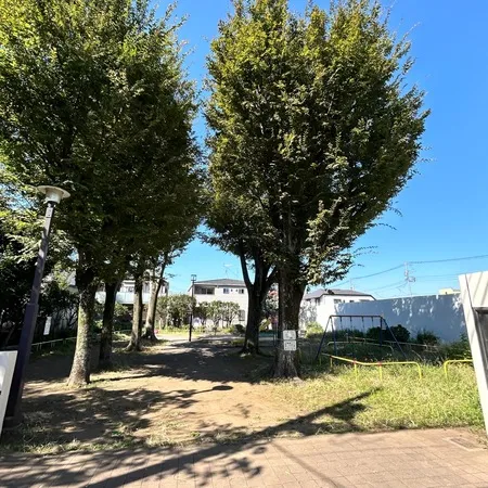 奥沢8丁目の住宅街にある公園です。...