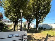 奥沢8丁目の住宅街にある公園です。...