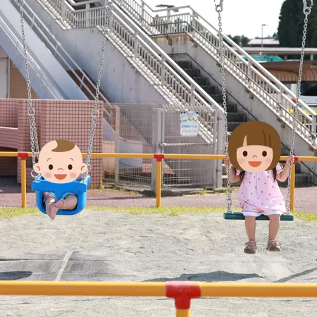 外には公園（すべり台、ブランコ、砂...