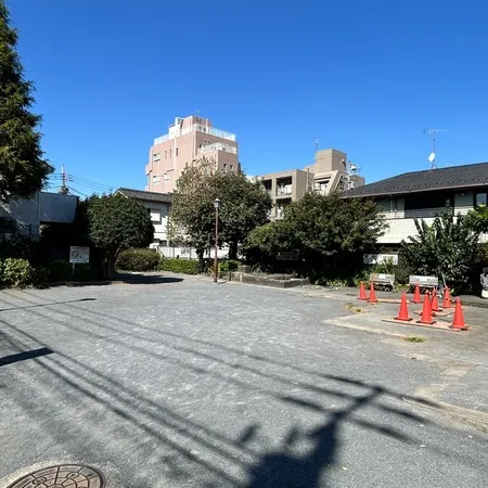 九品仏駅からすぐ近くにある緑地です。