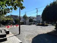 九品仏駅からすぐ近くにある緑地です。