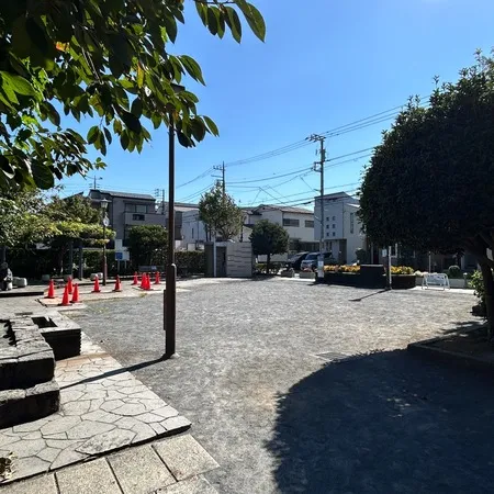 九品仏駅からすぐ近くにある緑地です。
