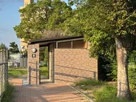 川沿いにある公園です。