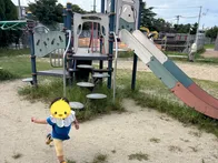 川沿いにある公園です。