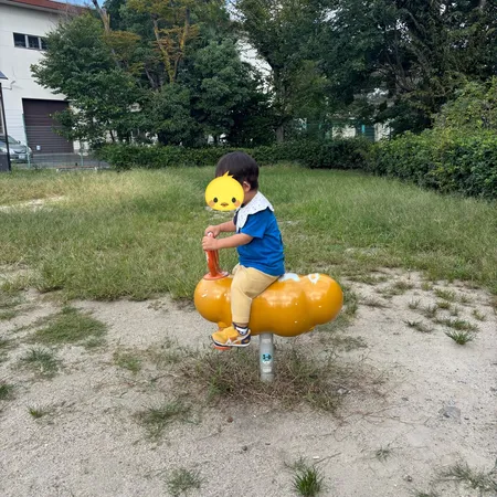 川沿いにある公園です。