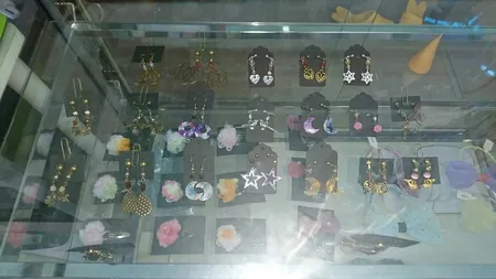 レジのところに手作りピアスあります