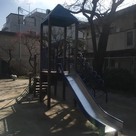 遊具がひとつだけの小さな公園ですが...