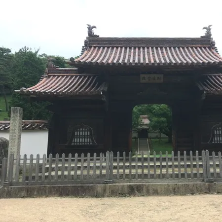 訪問時はまだ開園前なので中までは確...