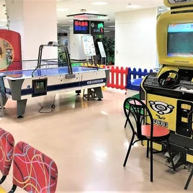 入場後は何度でもフリープレイのゲーム機！