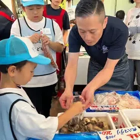 熱意溢れる魚屋さんと一緒に魚を売ろう！