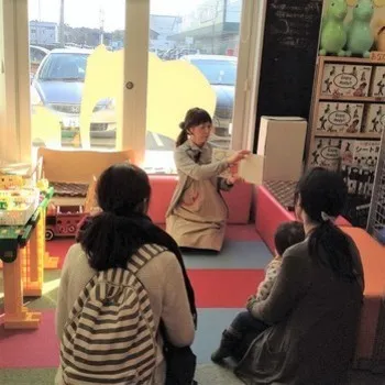 絵本の読み聞かせ