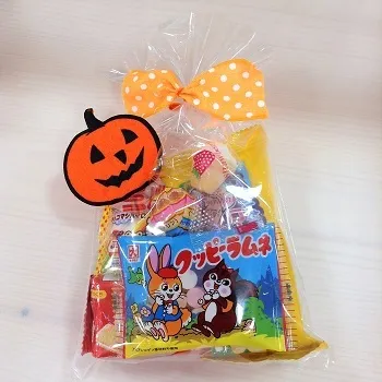 おかしをハロウィン風にラッピングしよう
