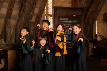 テーマパークでハロウィンを楽しもう
