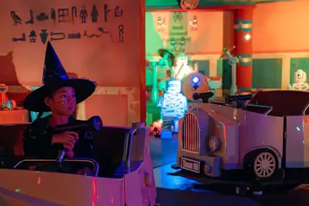 テーマパークでハロウィンを楽しもう